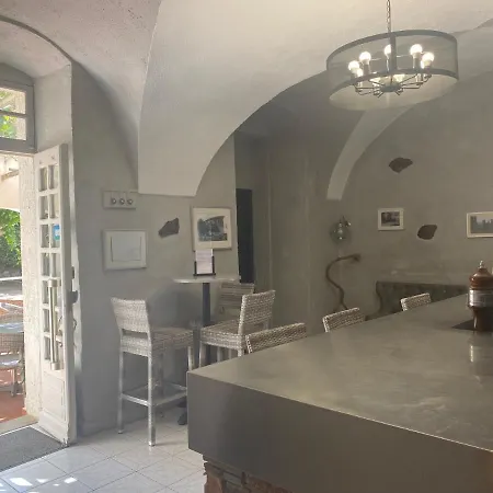 De La Santa Vittoria Отель Альгайола