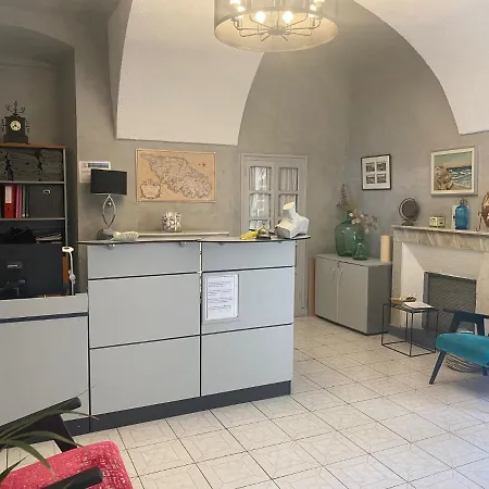 De La Santa Vittoria Отель Альгайола